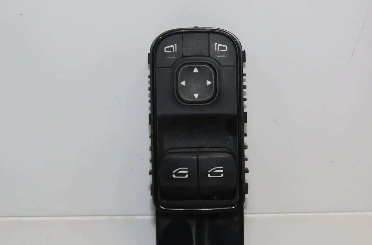 Commande lève-glace porte avant gauche Mercedes-benz SPRINTER 4-t Camionnette (B907, B910) 414 cdi rwd (907.643, 907.645