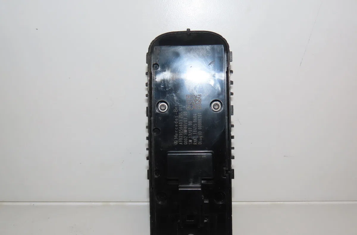 Commande lève-glace porte avant gauche Mercedes-benz SPRINTER 4-t Camionnette (B907, B910) 414 cdi rwd (907.643, 907.645