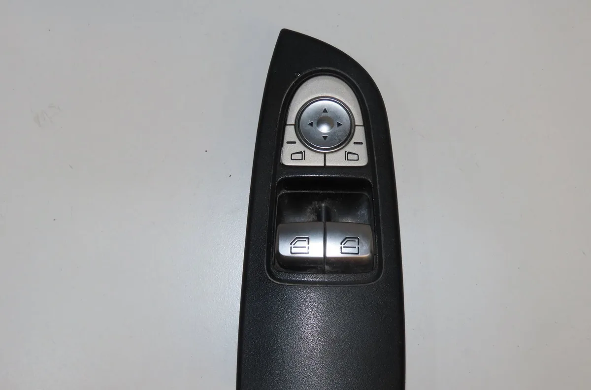 Commande lève-glace porte avant gauche Mercedes-benz VITO Camionnette (W447) 109 cdi (447.601, 447.603, 447.605) (2014)