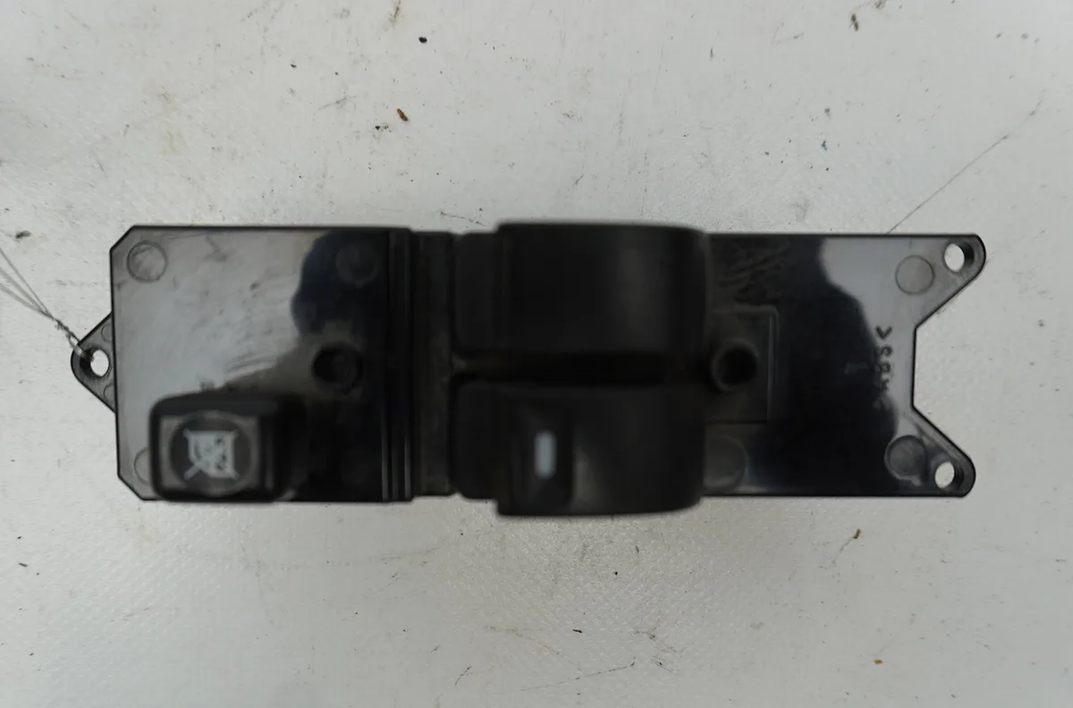Commande lève-glace porte avant gauche Mitsubishi L200 - TRITON (KA_T, KB_T) 2.5 di-d 4wd (kb4t) (2005-2015) 4 portes oc