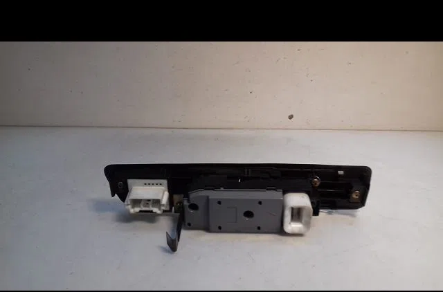 Commande lève-glace porte avant gauche Mitsubishi PAJERO PININ I (H6_W, H7_W) 1.8 gdi (h66w, h76w) (1999-2001) occasion — photo 2