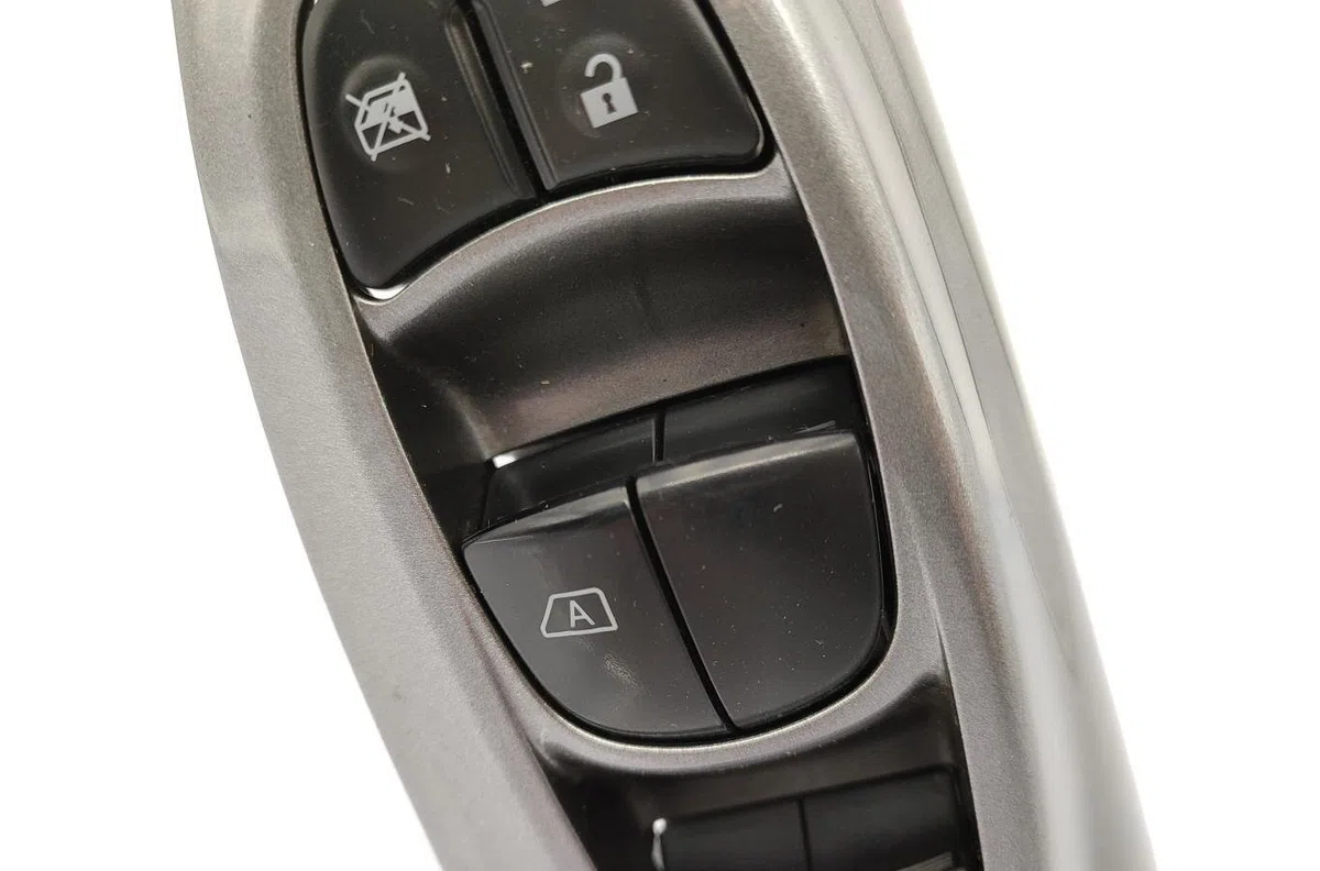 Commande lève-glace porte avant gauche NISSAN JUKE 1 PHASE 1 occasion