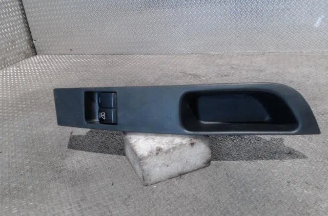 Commande lève-glace porte avant gauche NISSAN MICRA 3  MICRA 3 PHASE 3 occasion — photo 2