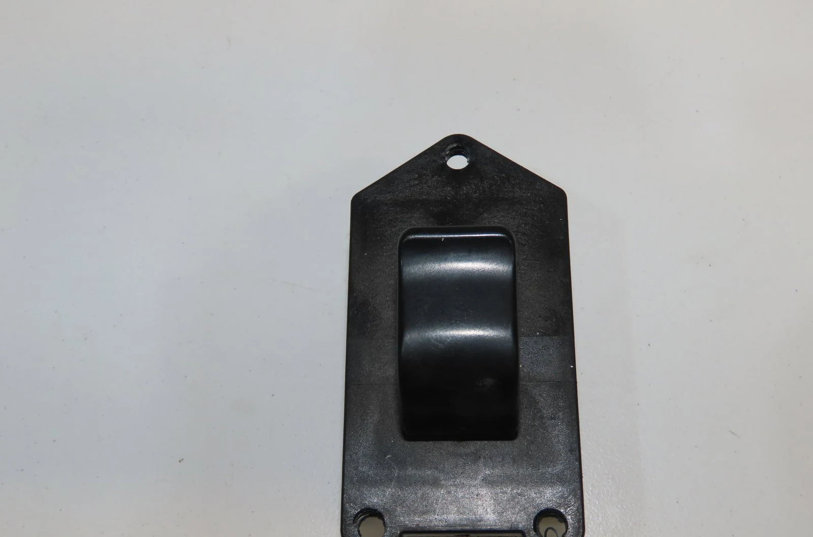 Commande lève-glace porte avant gauche Nissan MICRA II (K11) 1.3 i 16v (1992-2000) occasion