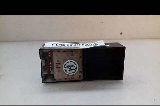 Commande lève-glace porte avant gauche Nissan MICRA III (K12) 1.5 dci (2003-2010) occasion — photo 2