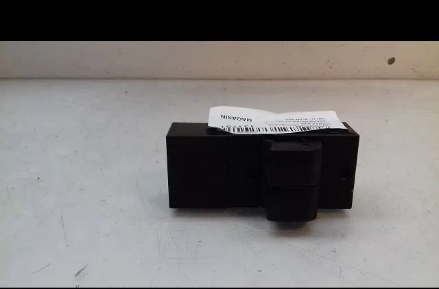 Commande lève-glace porte avant gauche Nissan MICRA III (K12) 1.5 dci (2003-2010) occasion — photo 3