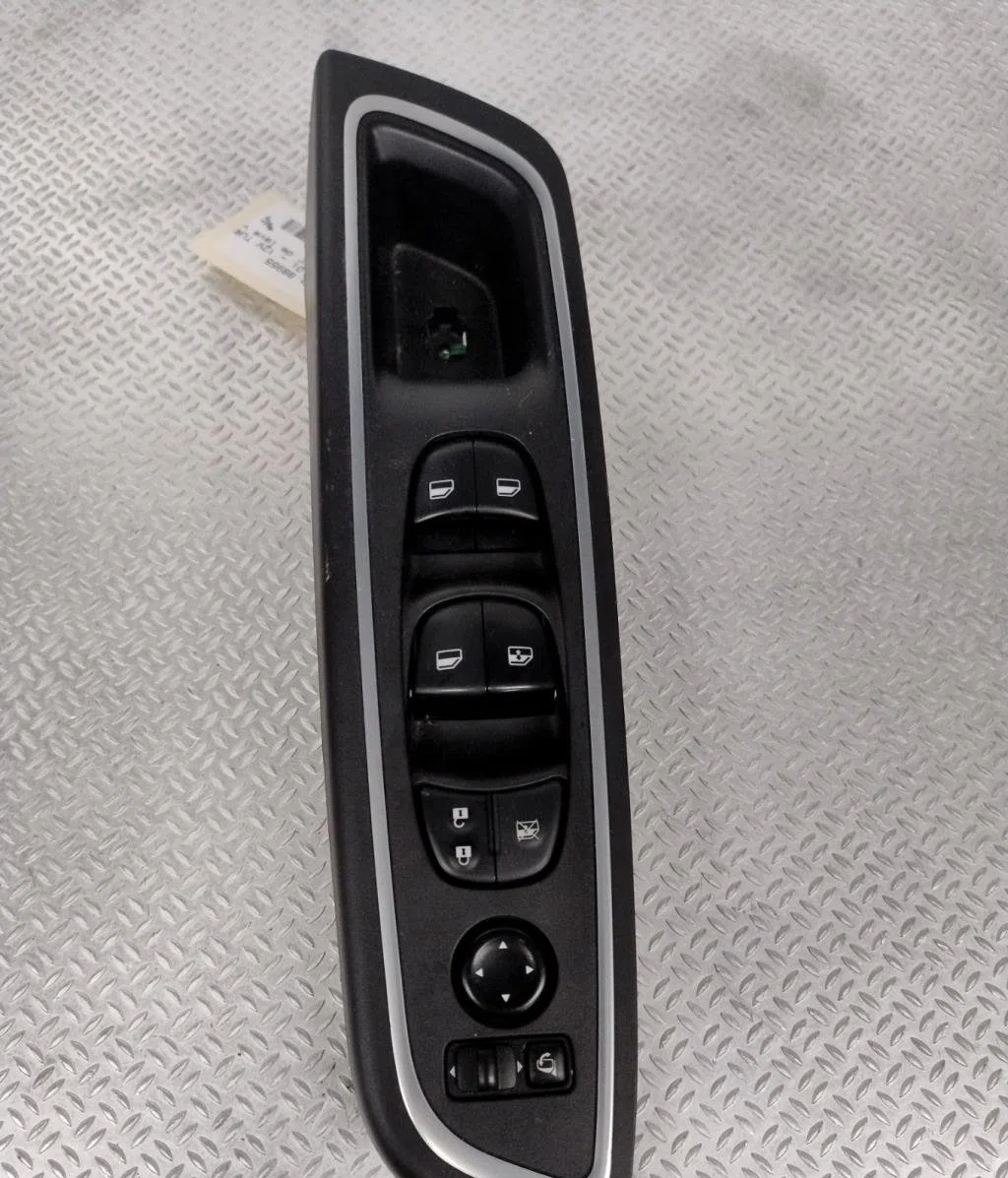Commande lève-glace porte avant gauche Nissan MICRA V (K14) 1.0 ig-t (2021) occasion — photo 3