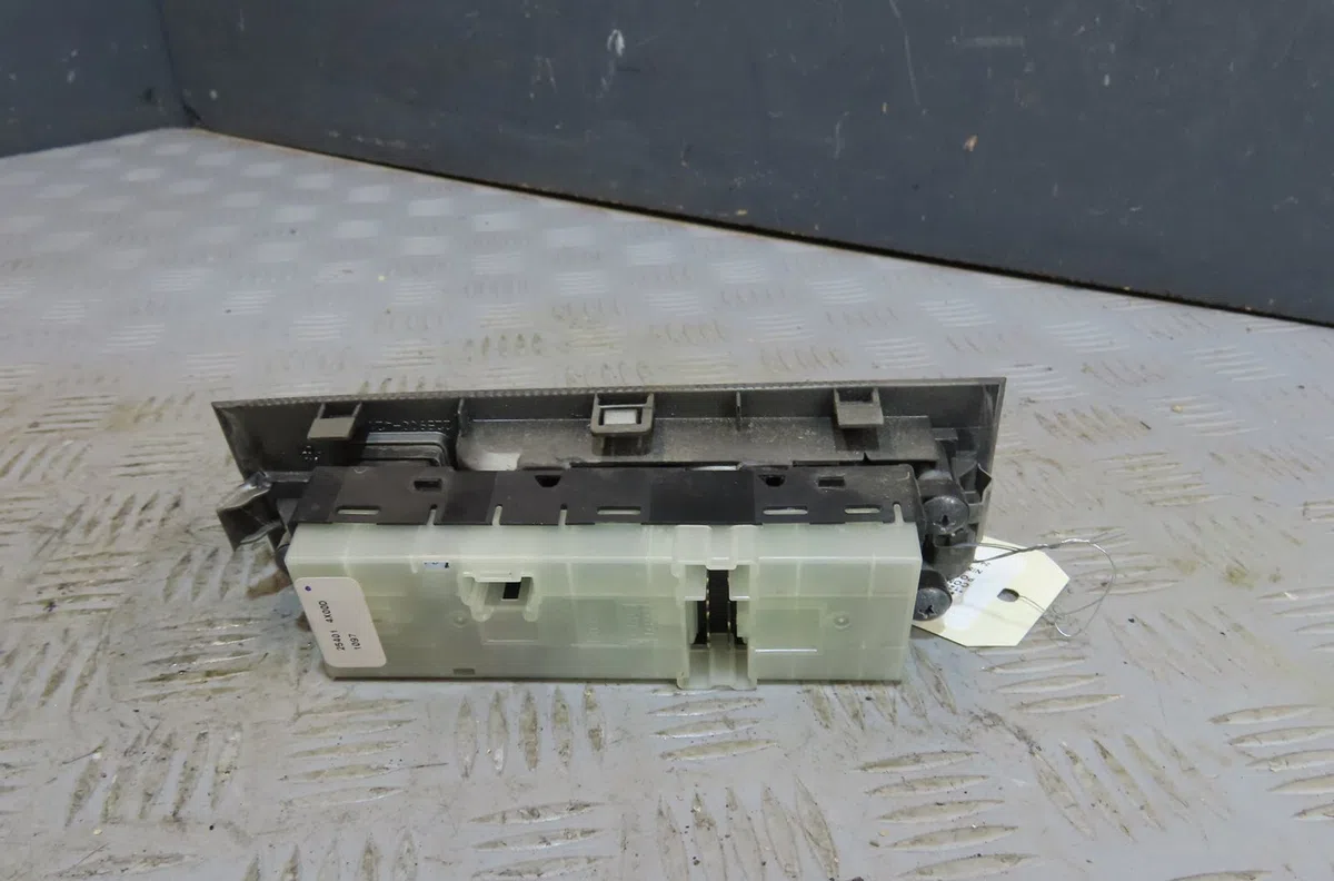 Commande lève-glace porte avant gauche Nissan PATHFINDER III (R51) 2.5 dci 4wd (2005) occasion — photo 3