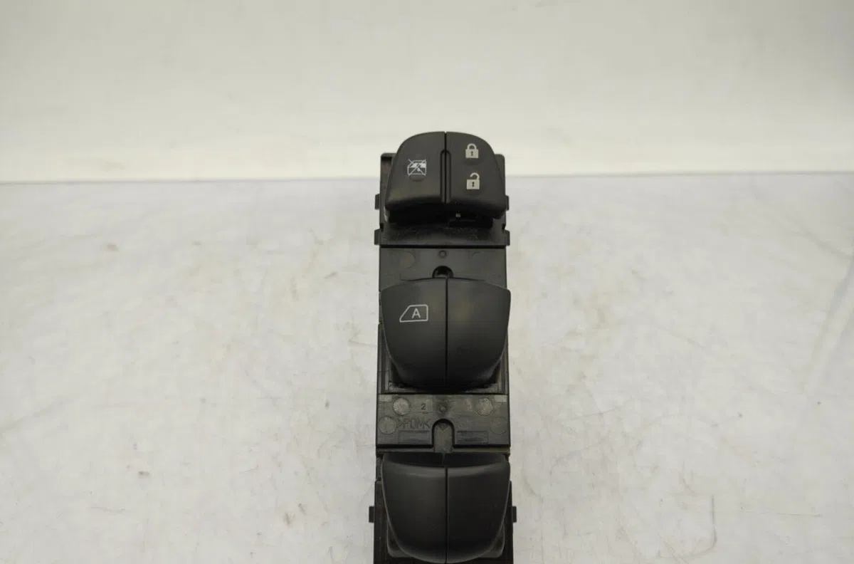 Commande lève-glace porte avant gauche NISSAN PULSAR occasion — photo 3