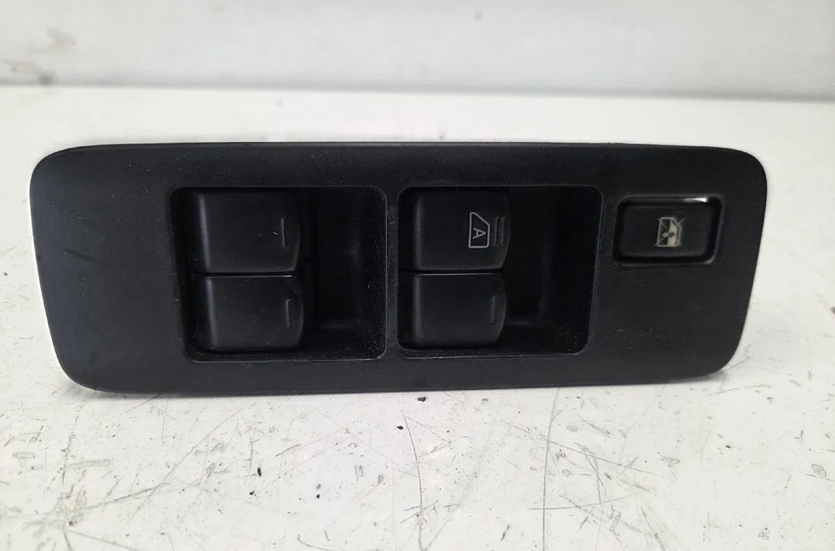 Commande lève-glace porte avant gauche NISSAN QASHQAI 1 PHASE 2 occasion — photo 2