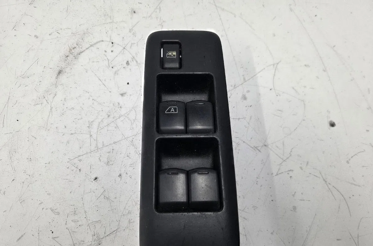 Commande lève-glace porte avant gauche NISSAN QASHQAI 1 PHASE 2 occasion — photo 3