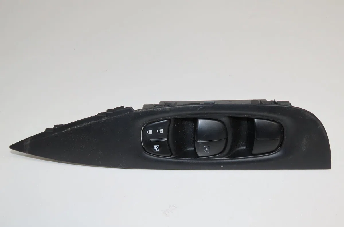 Commande lève-glace porte avant gauche Nissan QASHQAI II SUV (J11, J11_) 1.6 dci (2013) occasion