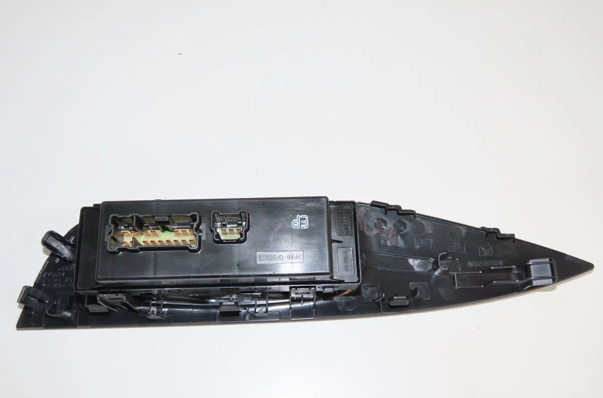 Commande lève-glace porte avant gauche Nissan QASHQAI II SUV (J11, J11_) 1.6 dci (2013) occasion — photo 2