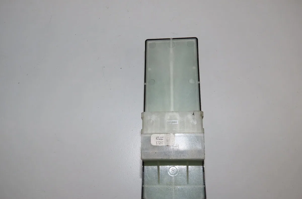Commande lève-glace porte avant gauche Opel AGILA (B) (H08) 1.0 (f68) (2008-2011) occasion — photo 2