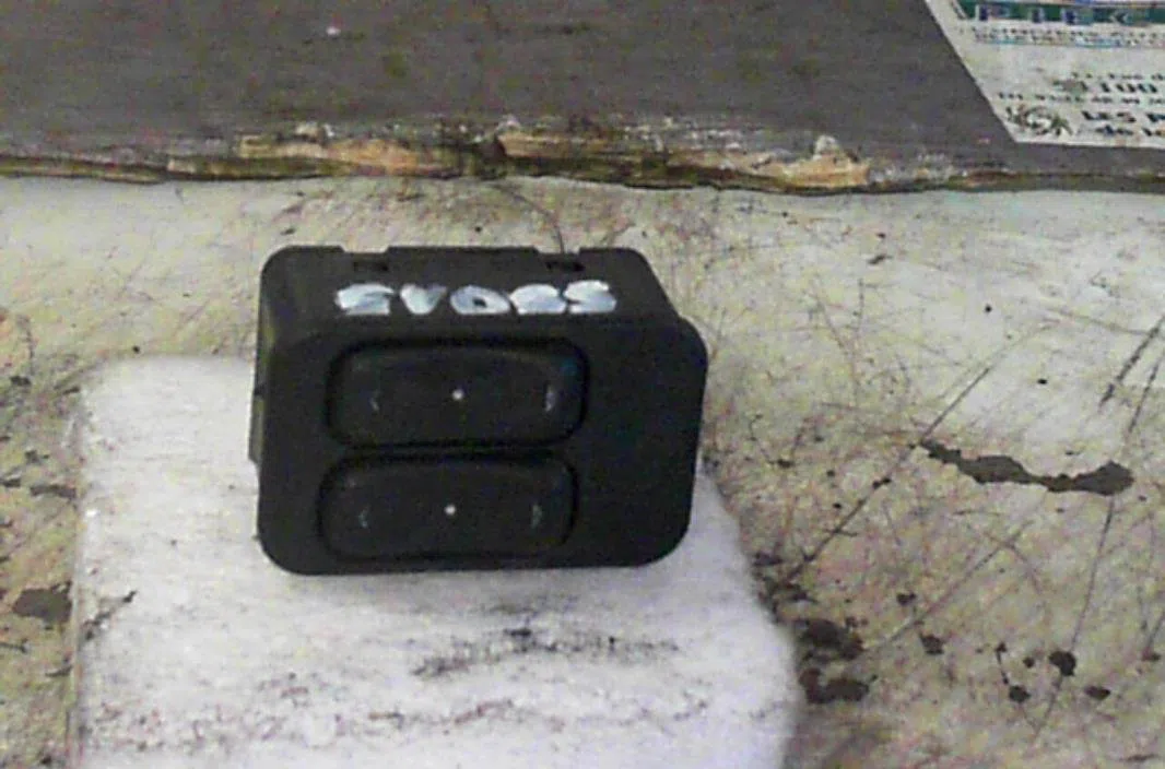Commande lève-glace porte avant gauche Opel ASTRA G 3-5 portes (T98) 2.0 dti 16v (f08, f48) (1999-2005) occasion — photo 2