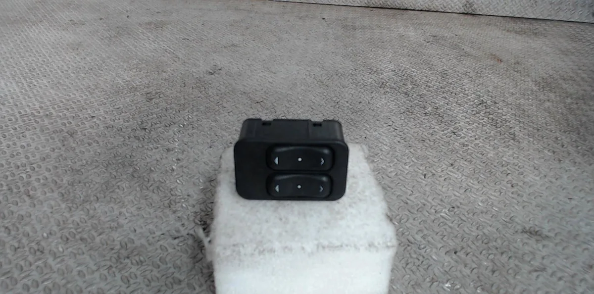Commande lève-glace porte avant gauche Opel ASTRA G Coupé (T98) 1.8 16v (f07) (2000-2005) occasion