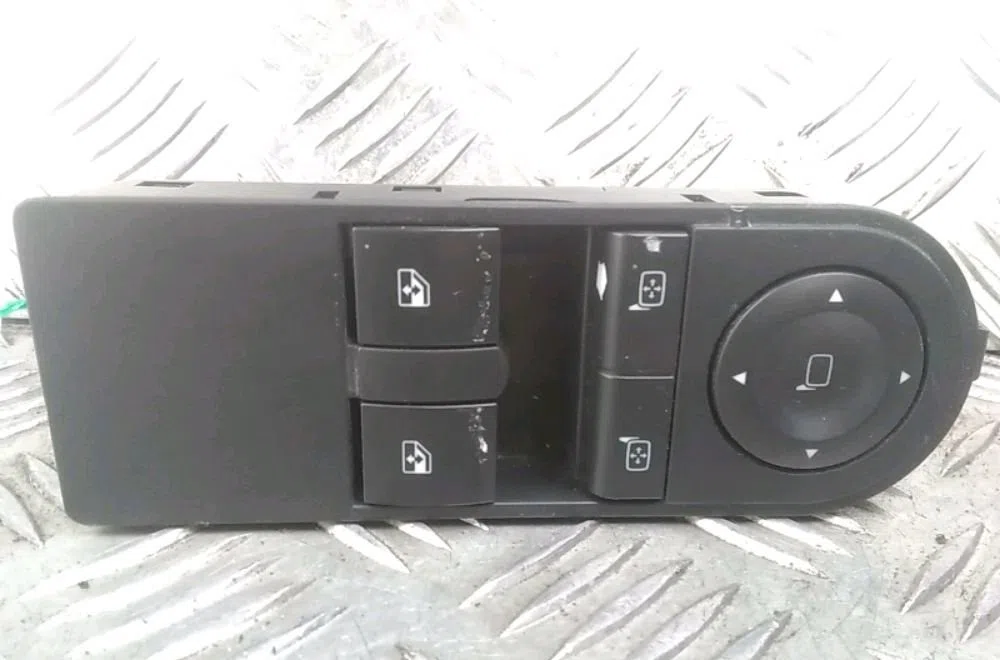 Commande lève-glace porte avant gauche OPEL ASTRA GTC COUPE 1.9 CDTI 2006 occasion — photo 2