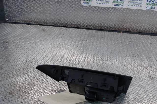 Commande lève-glace porte avant gauche OPEL ASTRA J  ASTRA J PHASE 1 occasion — photo 2