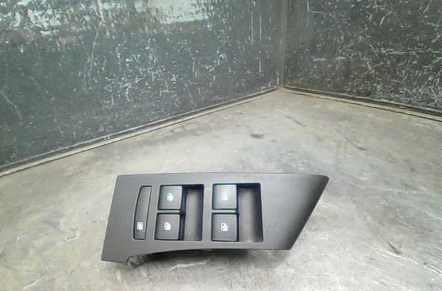 Commande lève-glace porte avant gauche Opel ASTRA J (P10) 1.7 cdti (68) (2009-2015) occasion