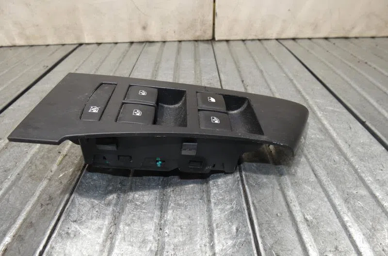 Commande lève-glace porte avant gauche OPEL ASTRA J PHASE 1 occasion — photo 2