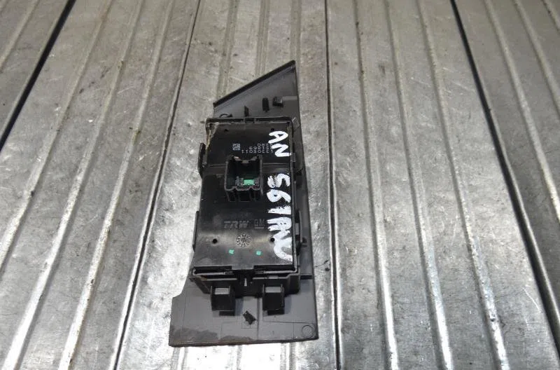 Commande lève-glace porte avant gauche OPEL ASTRA J PHASE 1 occasion — photo 3