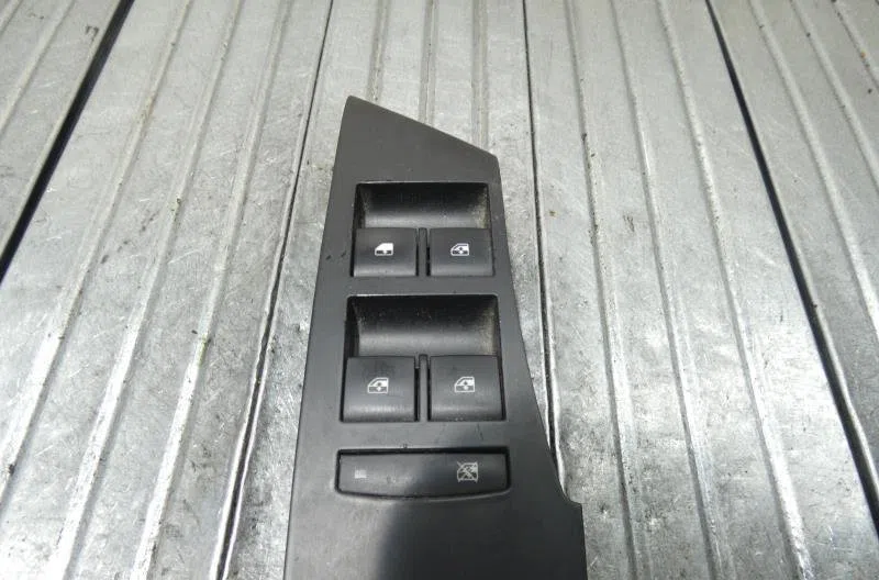 Commande lève-glace porte avant gauche OPEL ASTRA J PHASE 1 occasion — photo 4