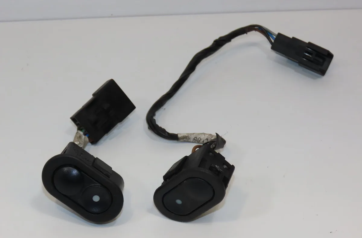 Commande lève-glace porte avant gauche Opel CORSA B (S93) 1.4 i (f08, f68, m68) (1993-2000) occasion
