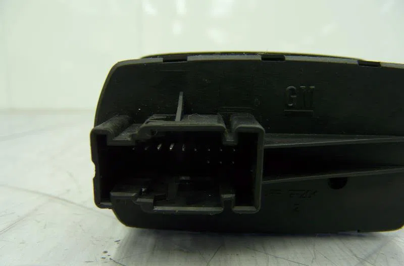 Commande lève-glace porte avant gauche OPEL CORSA D PHASE 1 occasion — photo 2