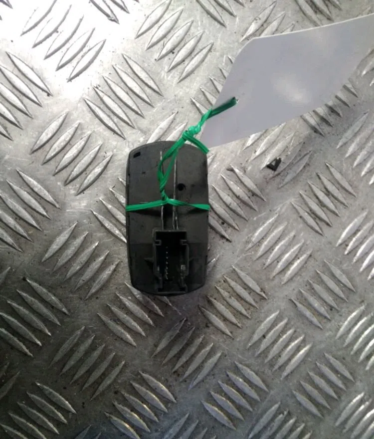 Commande lève-glace porte avant gauche Opel CORSA D (S07) 1.2 lpg (l08, l68) (2011-2014) occasion — photo 2