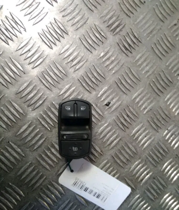 Commande lève-glace porte avant gauche Opel CORSA D (S07) 1.2 lpg (l08, l68) (2011-2014) occasion — photo 3