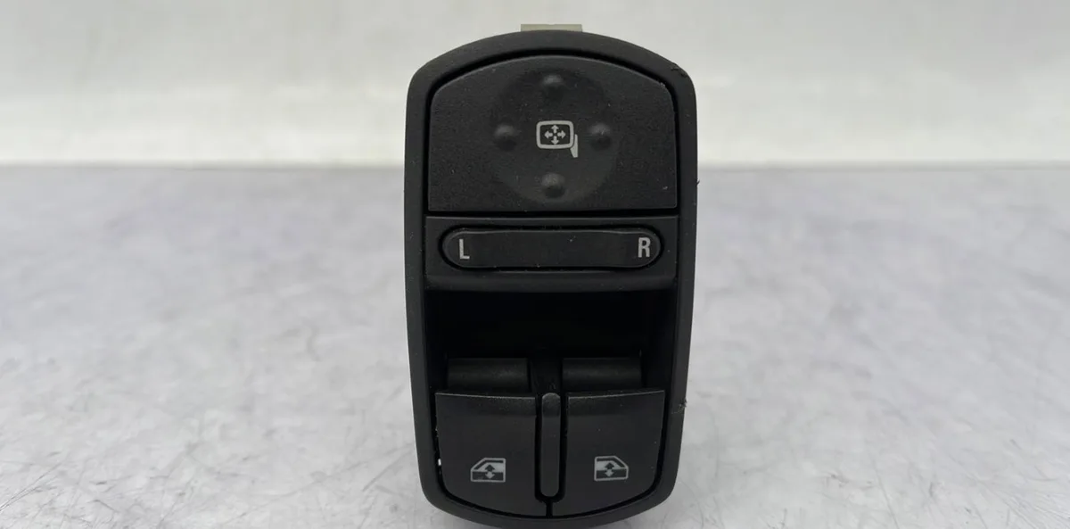 Commande lève-glace porte avant gauche OPEL CORSA E occasion