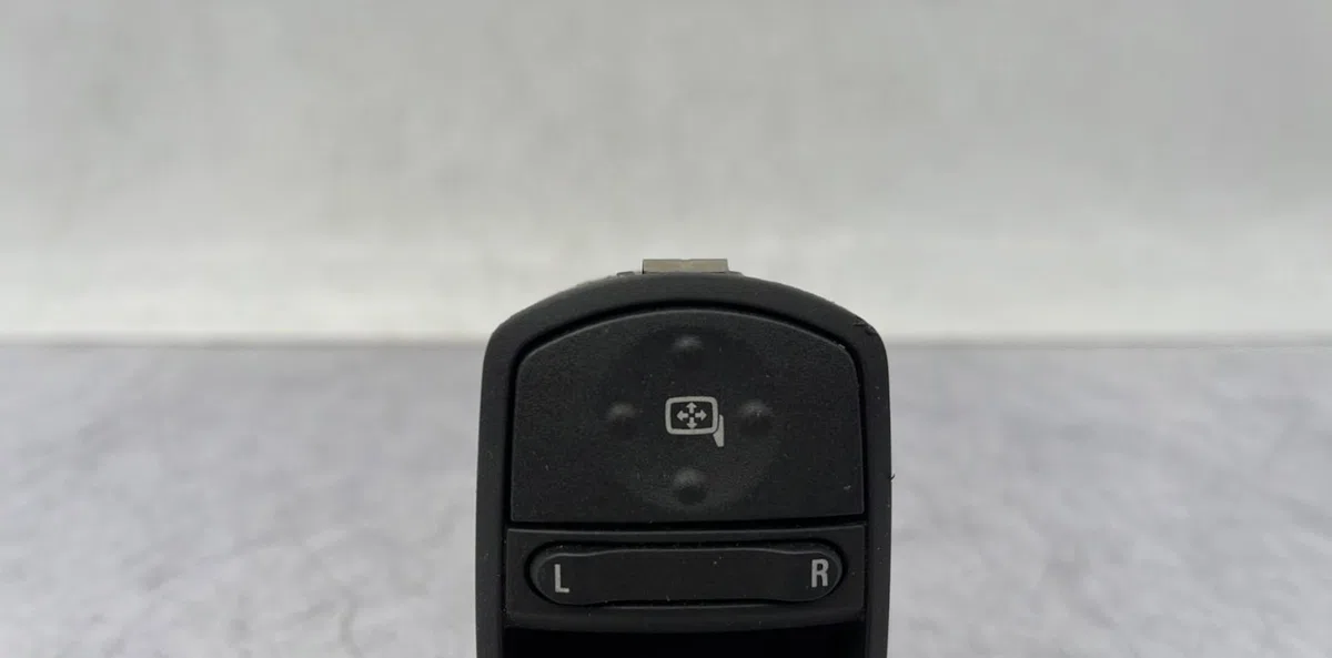 Commande lève-glace porte avant gauche OPEL CORSA E occasion