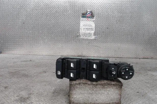 Commande lève-glace porte avant gauche OPEL CORSA F  CORSA F PHASE 1 occasion — photo 2
