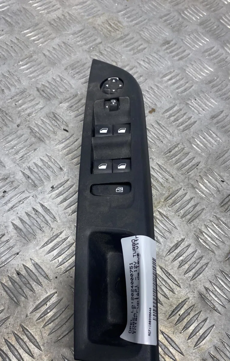 Commande lève-glace porte avant gauche OPEL CORSA F PHASE 1 occasion — photo 2