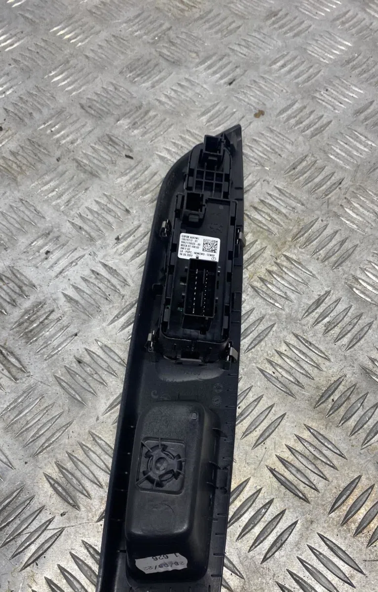 Commande lève-glace porte avant gauche OPEL CORSA F PHASE 1 occasion — photo 4