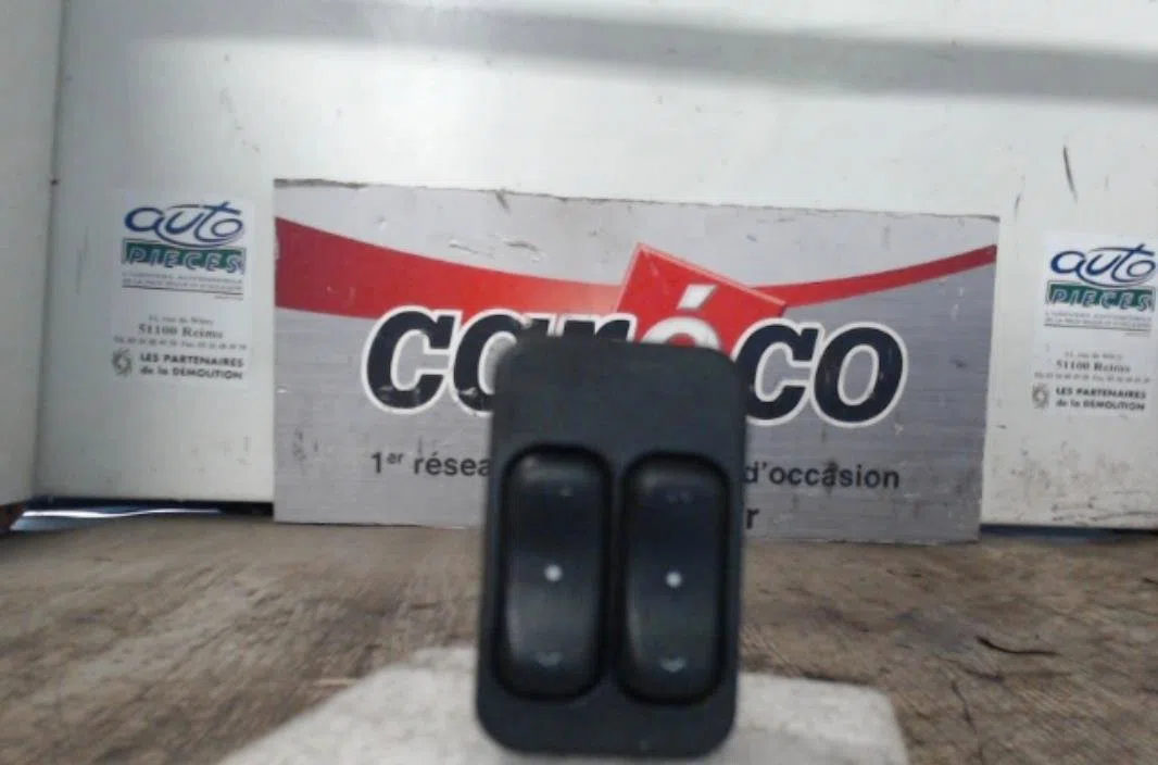 Commande lève-glace porte avant gauche OPEL MERIVA A  MERIVA A PHASE 1 occasion — photo 2