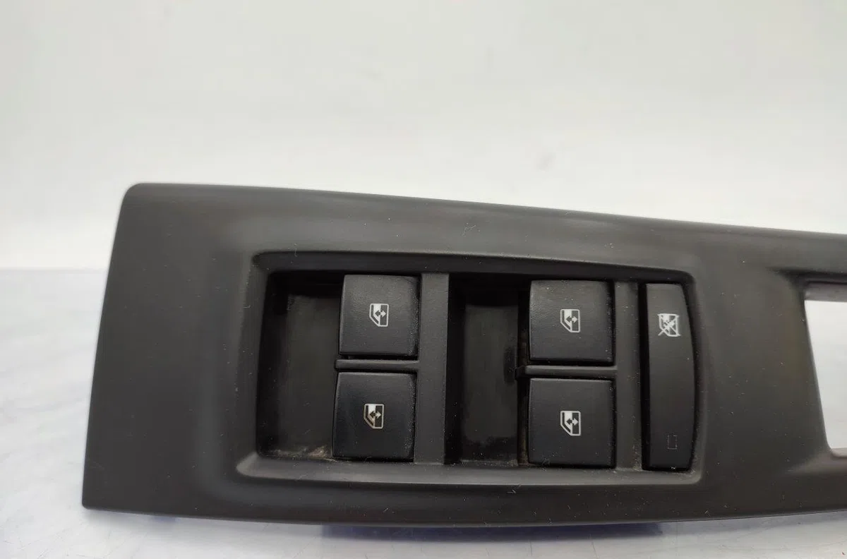 Commande lève-glace porte avant gauche OPEL MERIVA B PHASE 1 occasion — photo 2