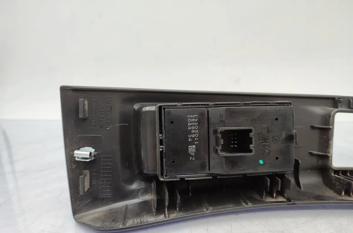 Commande lève-glace porte avant gauche OPEL MERIVA B PHASE 1 occasion — photo 3