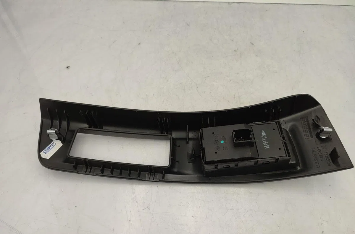Commande lève-glace porte avant gauche OPEL MERIVA B PHASE 2 occasion — photo 4