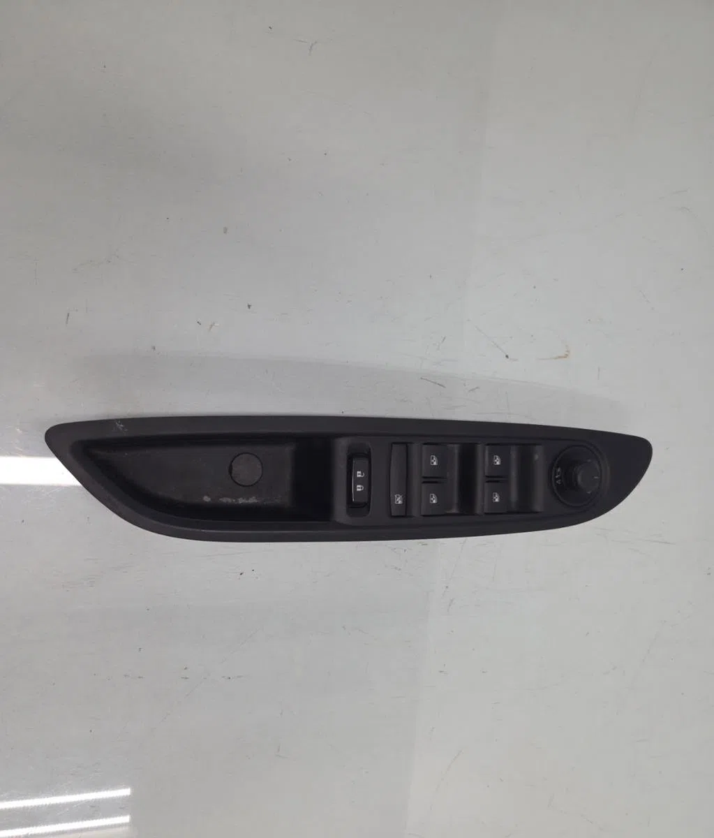 Commande lève-glace porte avant gauche OPEL MOKKA 1 PHASE 2 occasion — photo 3