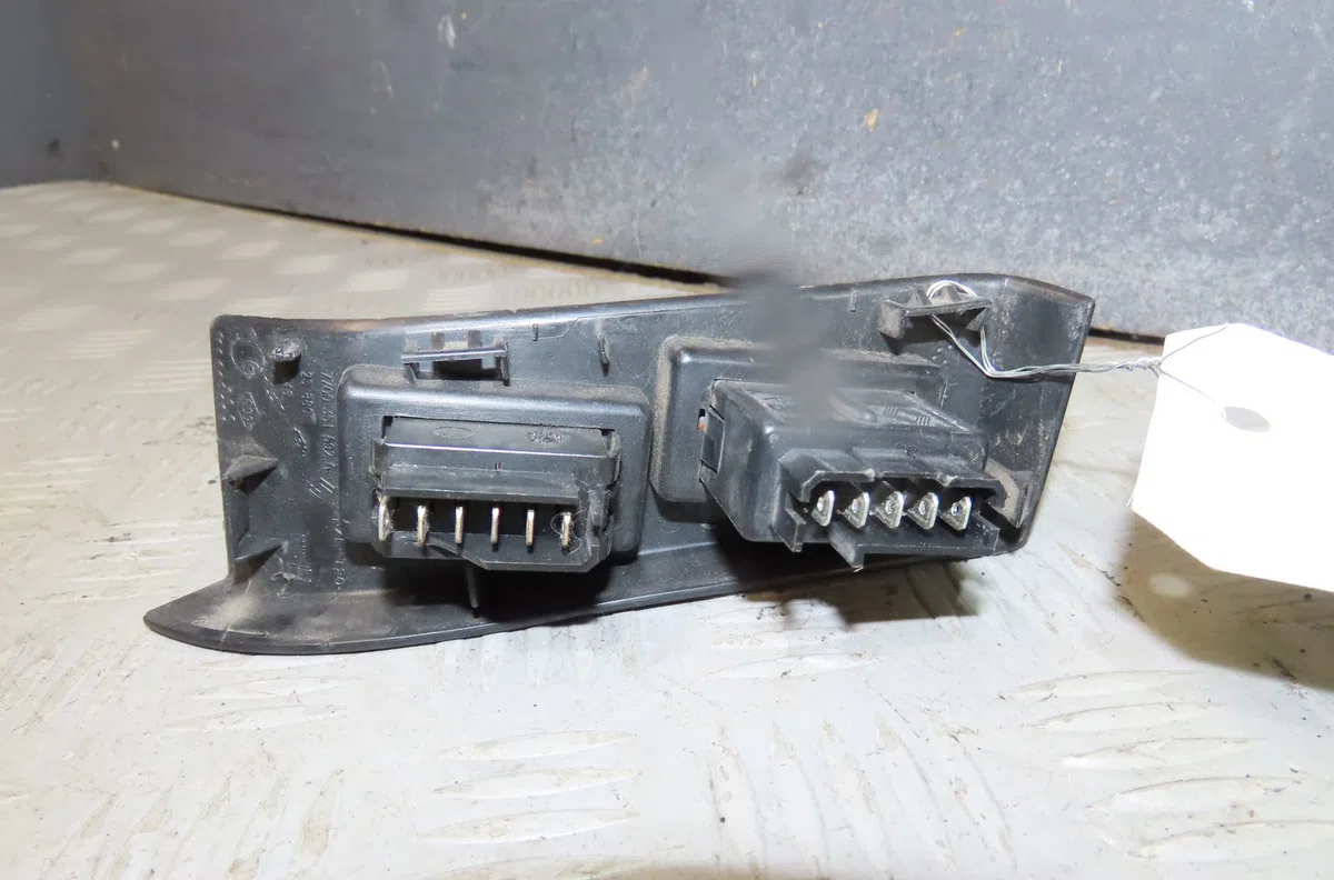 Commande lève-glace porte avant gauche Opel MOVANO A Fourgon (X70) 2.2 dti (fd) (2000) occasion — photo 2