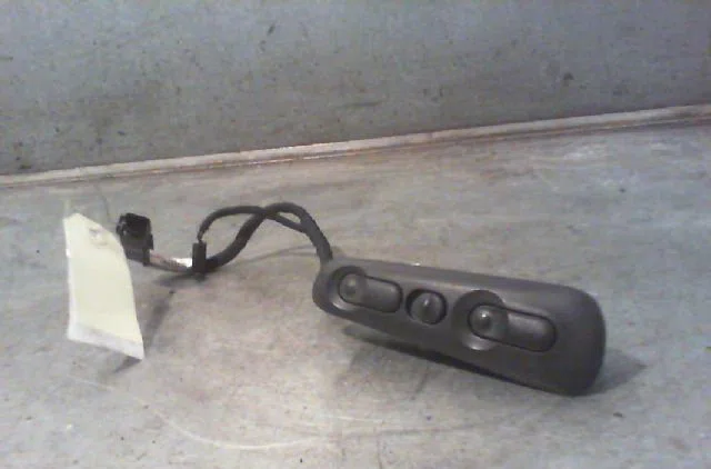 Commande lève-glace porte avant gauche OPEL OMEGA 1995 occasion — photo 3