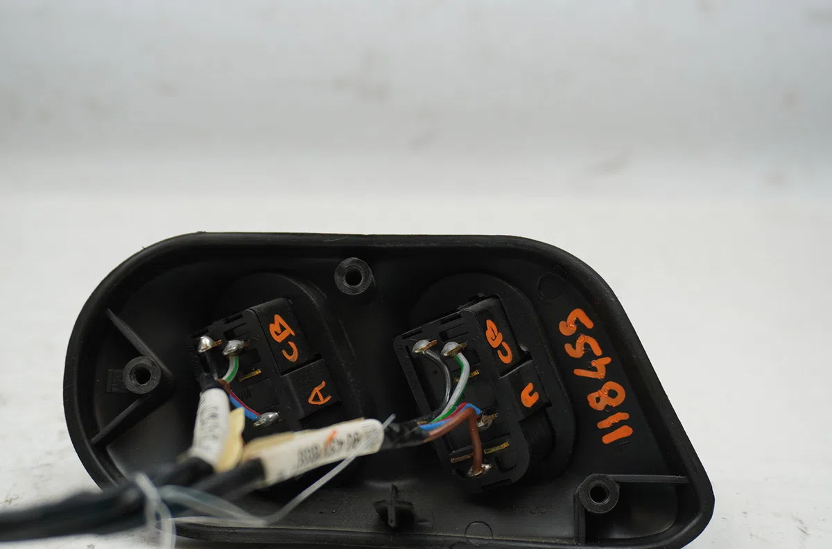 Commande lève-glace porte avant gauche Opel TIGRA (S93) 1.4 16v (f07) (1994-2000) occasion — photo 3