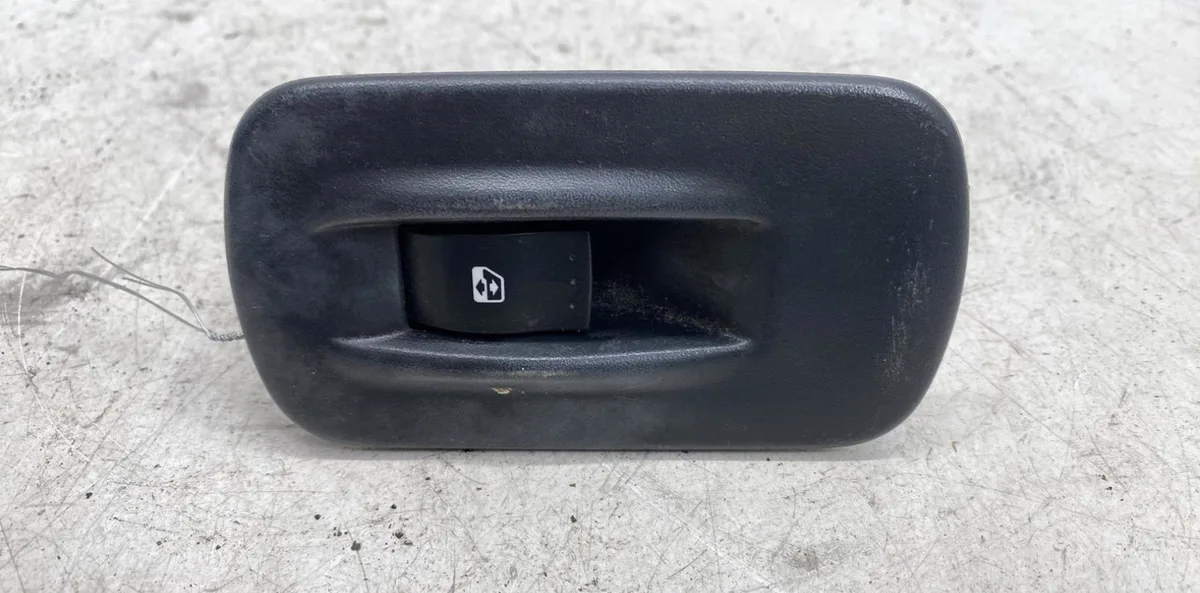 Commande lève-glace porte avant gauche Opel VIVARO A Autobus-Autocar (X83) 2.0 cdti (f7, j7, a07) (2006-2014) occasion