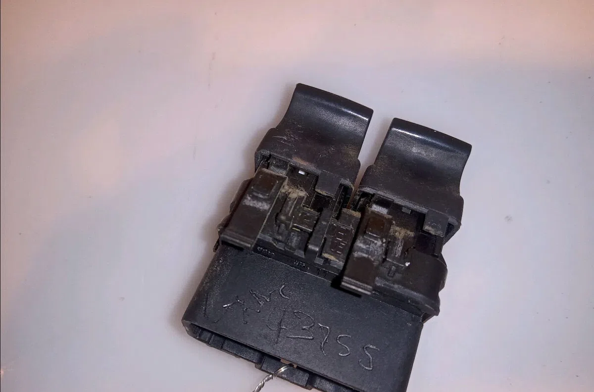 Commande lève-glace porte avant gauche Opel VIVARO A Fourgon (X83) 1.9 dti (f7) (2001-2014) occasion — photo 2