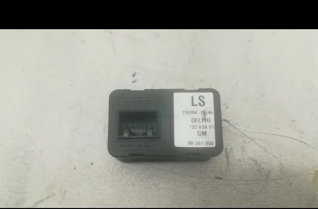 Commande lève-glace porte avant gauche Opel ZAFIRA A Monospace (T98) 2.0 dti 16v (f75) (2000-2005) 5 portes occasion — photo 2
