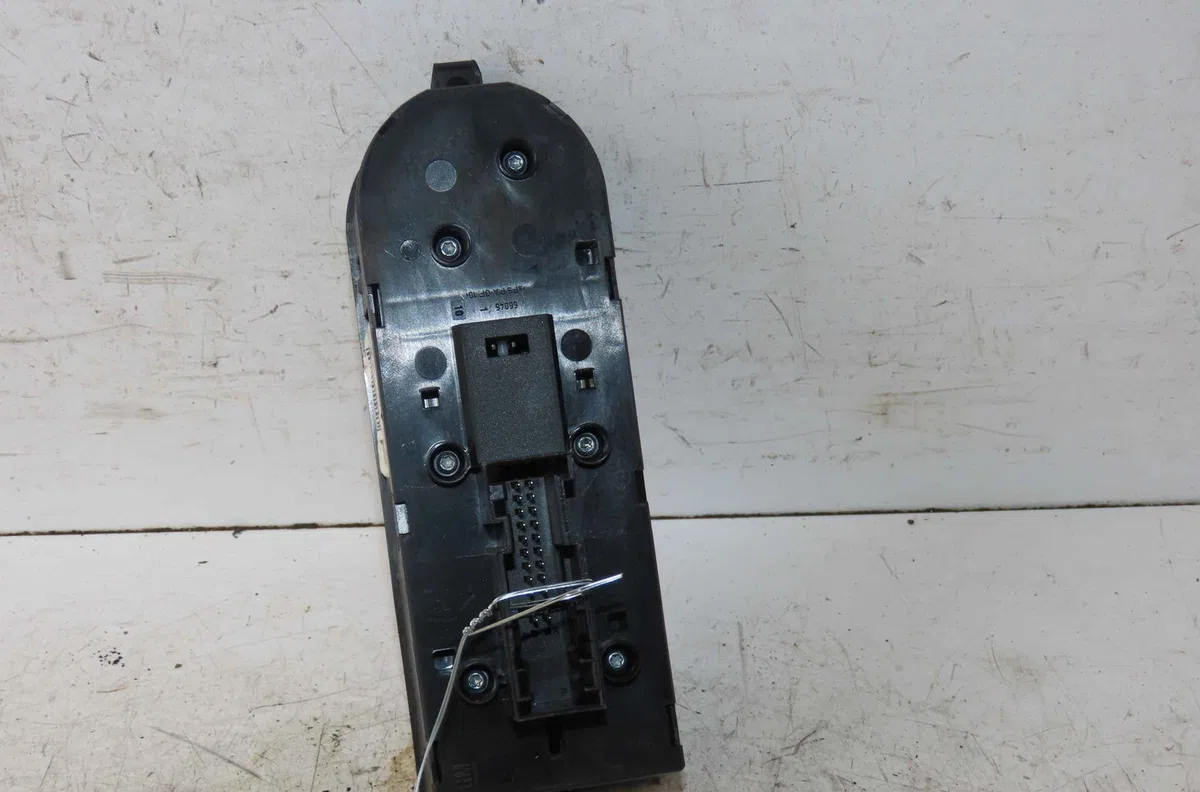 Commande lève-glace porte avant gauche OPEL ZAFIRA II occasion