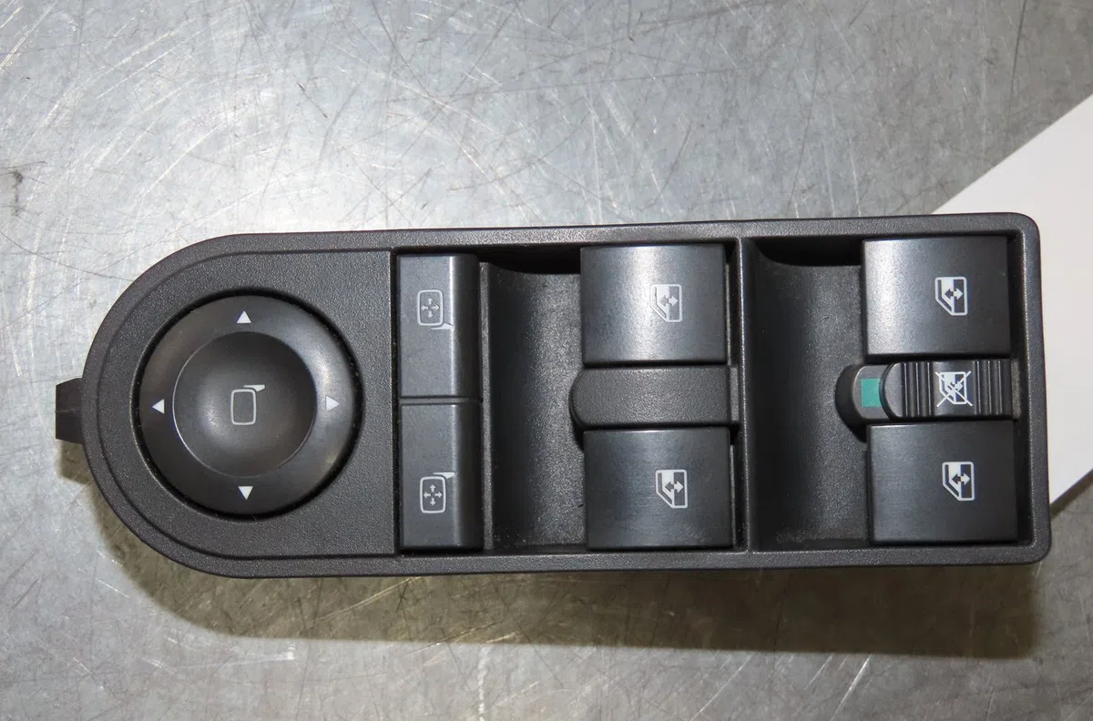 Commande lève-glace porte avant gauche Opel ZAFIRA - ZAFIRA FAMILY B (A05) 1.7 cdti (m75) (2008-2015) 5 portes occasion