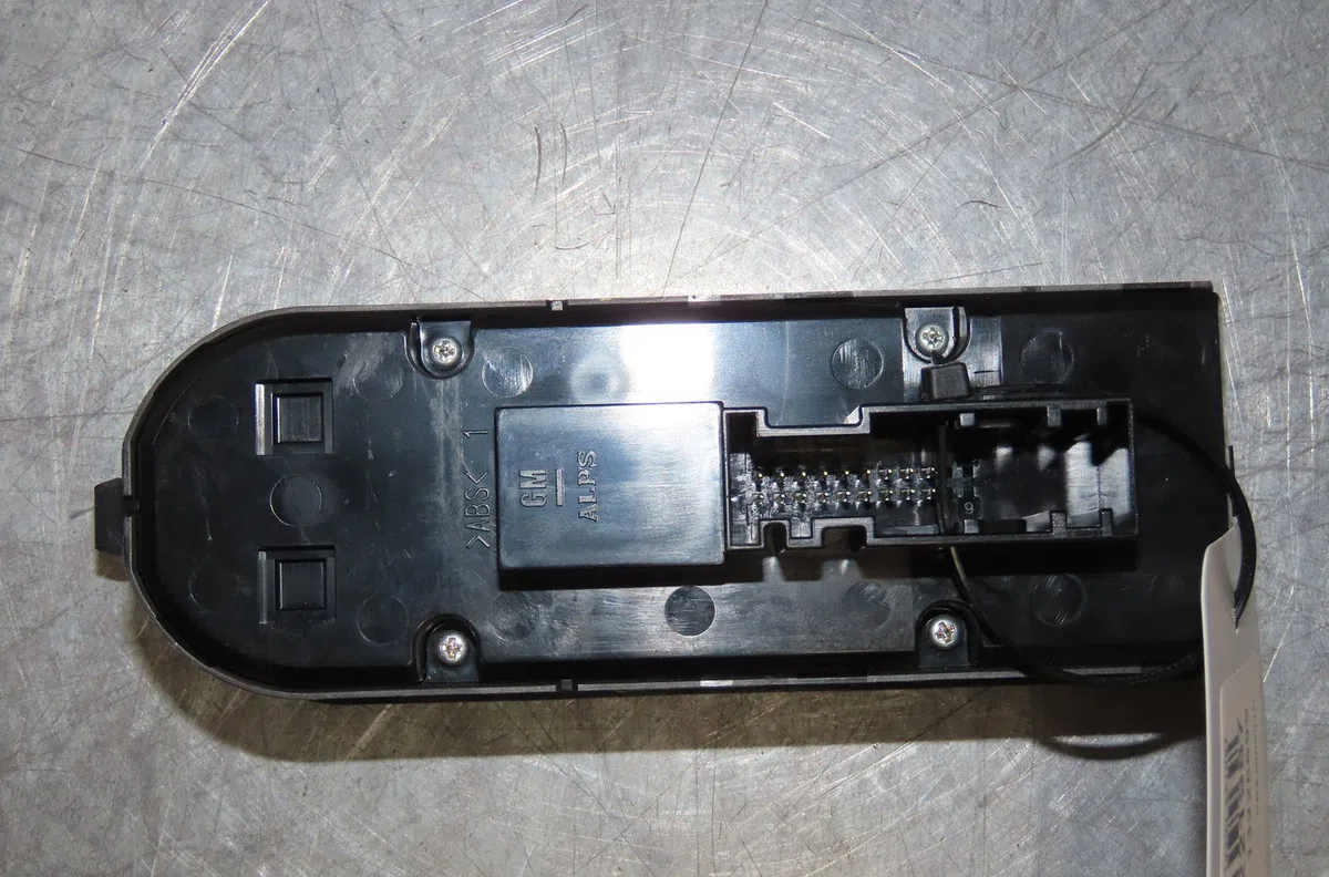 Commande lève-glace porte avant gauche Opel ZAFIRA - ZAFIRA FAMILY B (A05) 1.7 cdti (m75) (2008-2015) 5 portes occasion