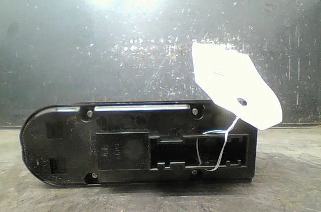 Commande lève-glace porte avant gauche Opel ZAFIRA - ZAFIRA FAMILY B (A05) 1.7 cdti (m75) (2008-2015) occasion — photo 2